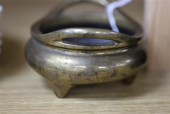 A Chinese heavy bronze censer, Xuande mark, height 7cm